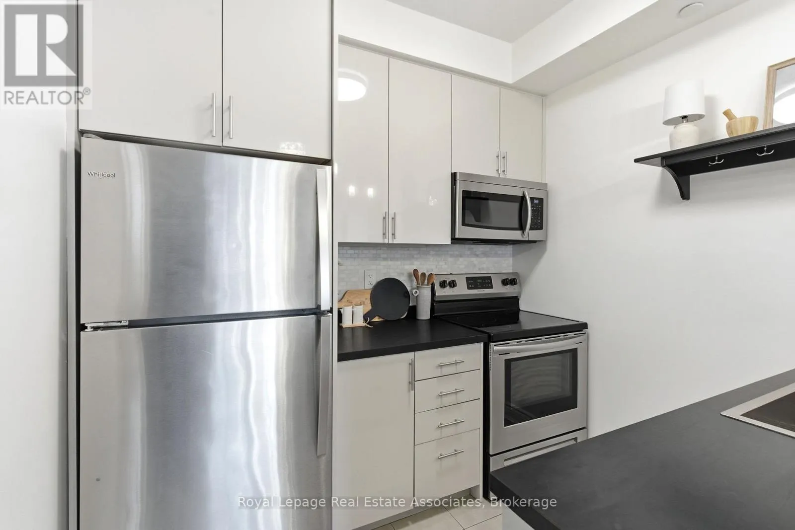 208 - 80 ASPEN SPRINGS DRIVE