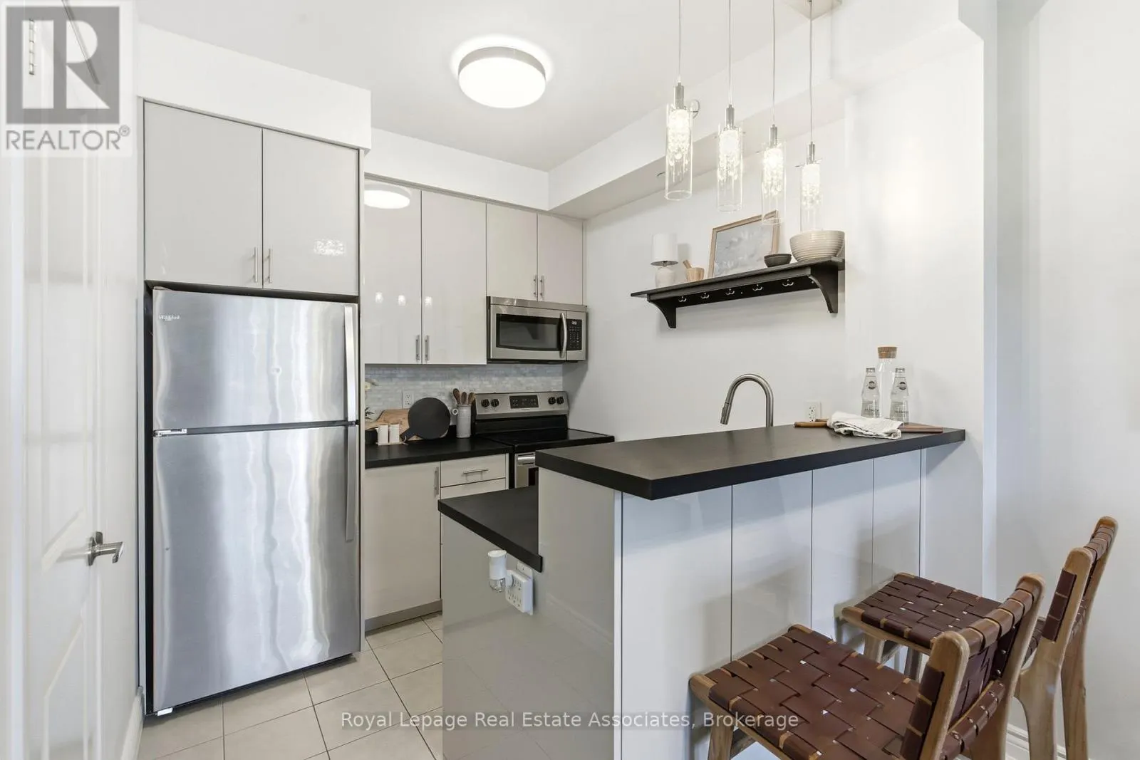 208 - 80 ASPEN SPRINGS DRIVE