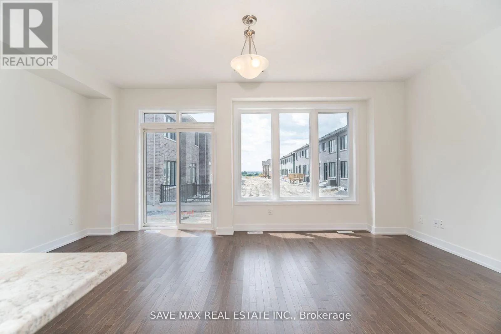 1082 THOMPSON DRIVE
