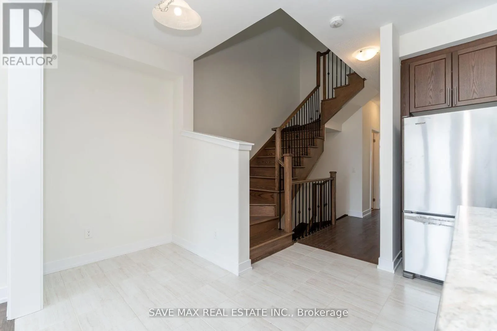 1082 THOMPSON DRIVE
