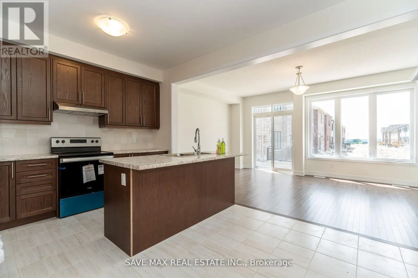 1082 THOMPSON DRIVE