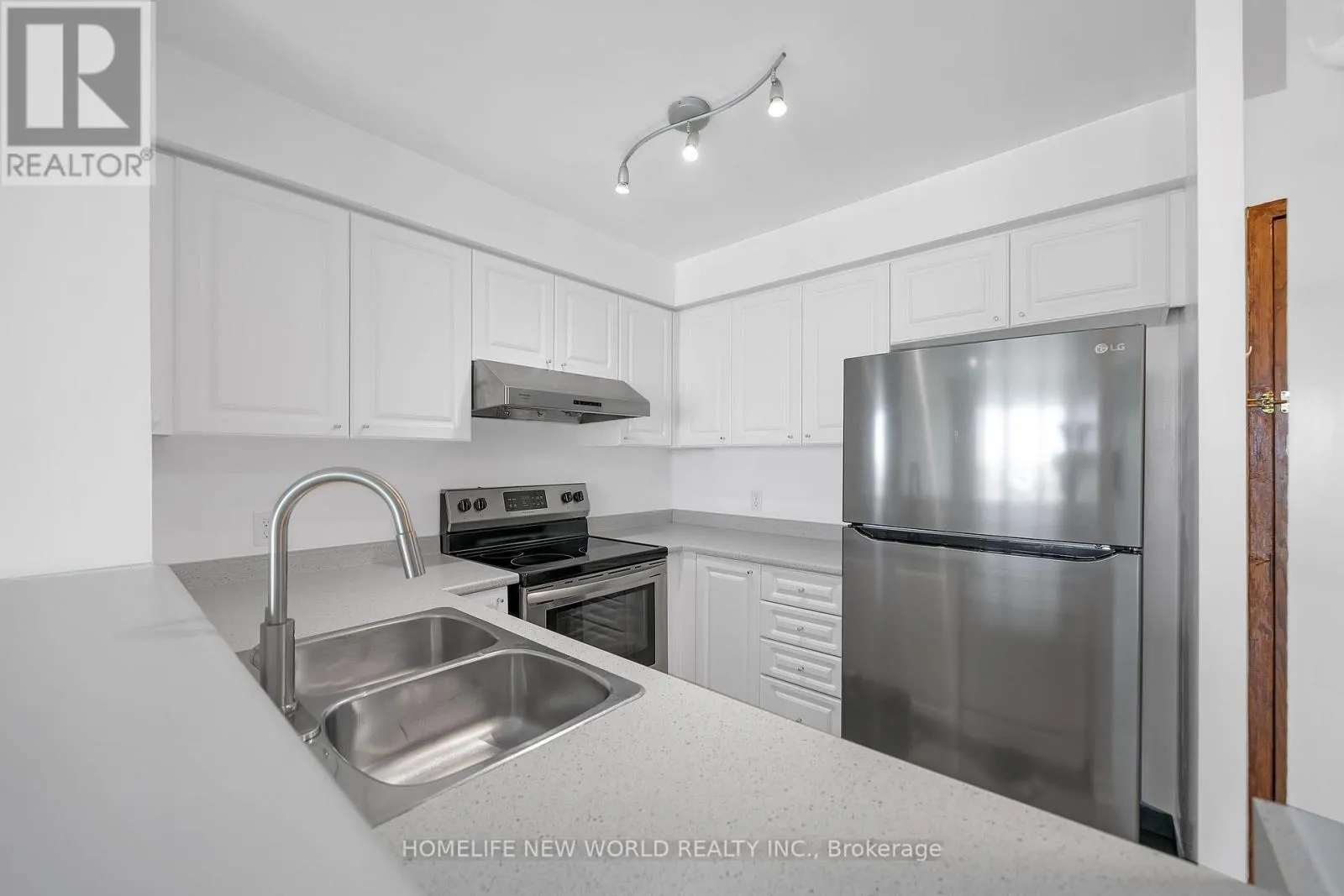 2510 - 11 LEE CENTRE DRIVE