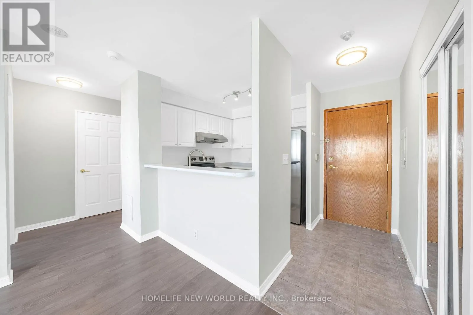 2510 - 11 LEE CENTRE DRIVE