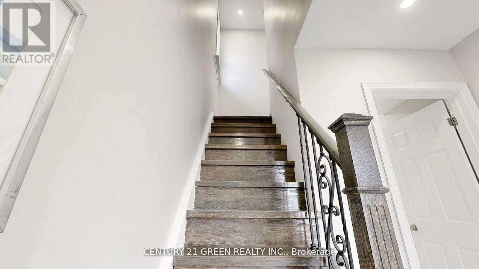 MAIN - 1813 ROSSLAND ROAD E