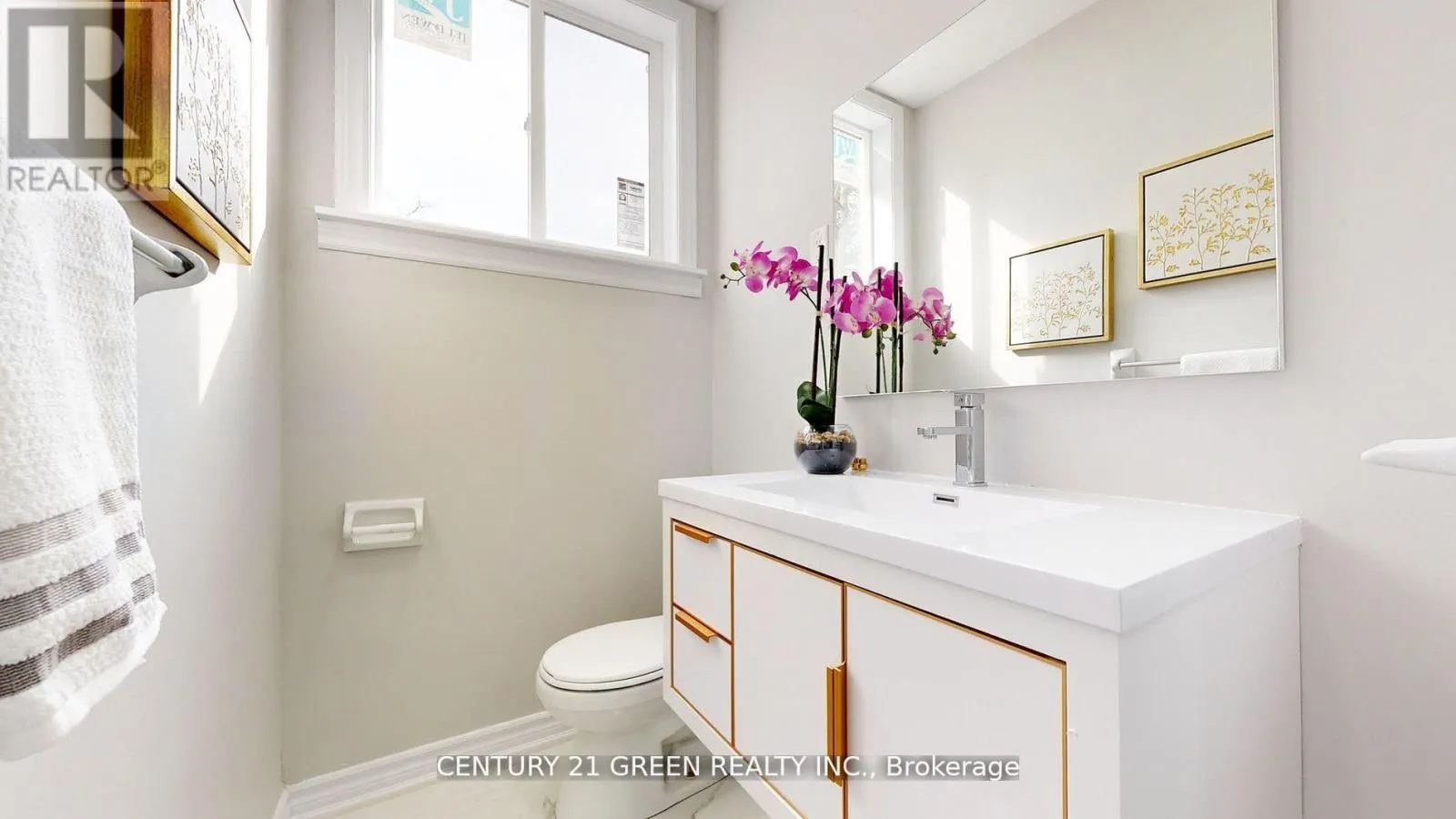 MAIN - 1813 ROSSLAND ROAD E