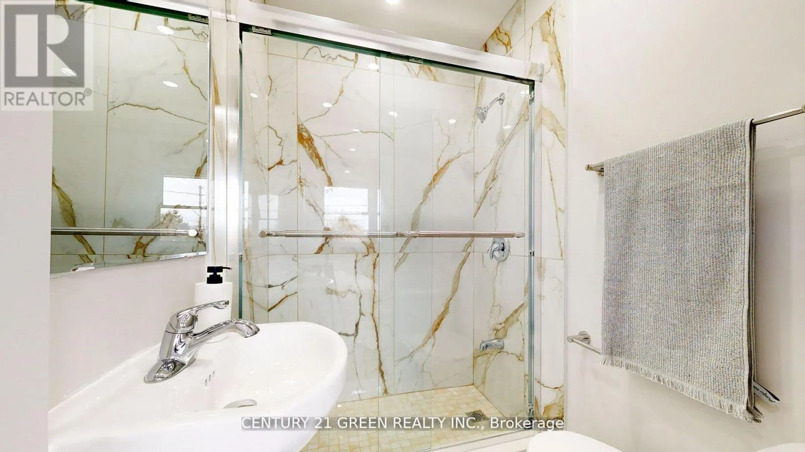 MAIN - 1813 ROSSLAND ROAD E