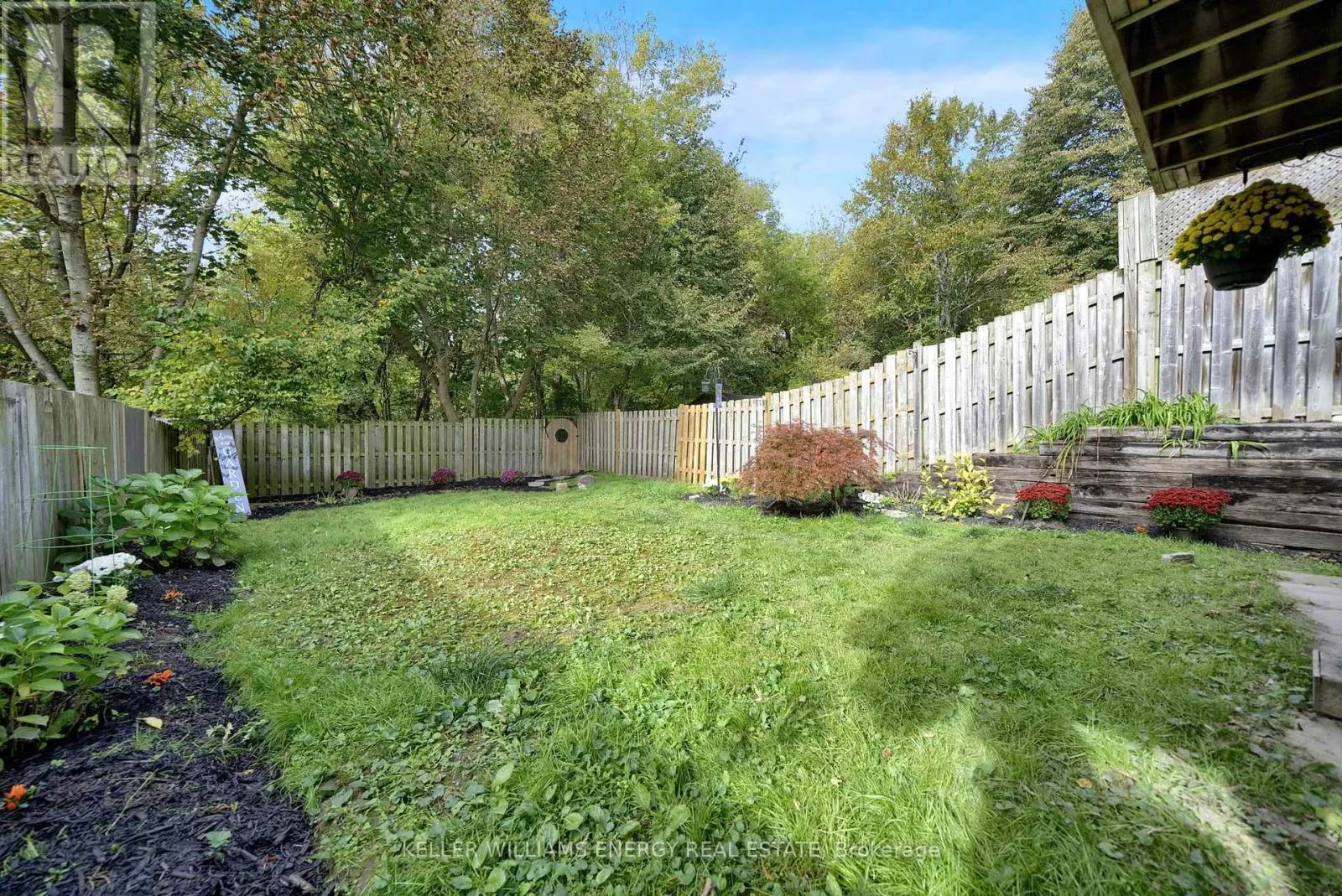 518 CAMELOT DRIVE
