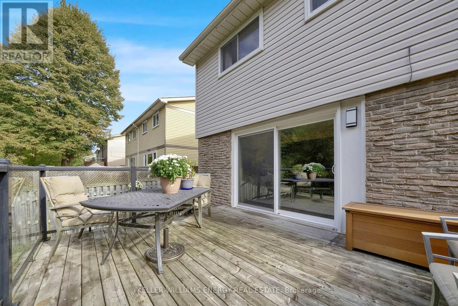 518 CAMELOT DRIVE