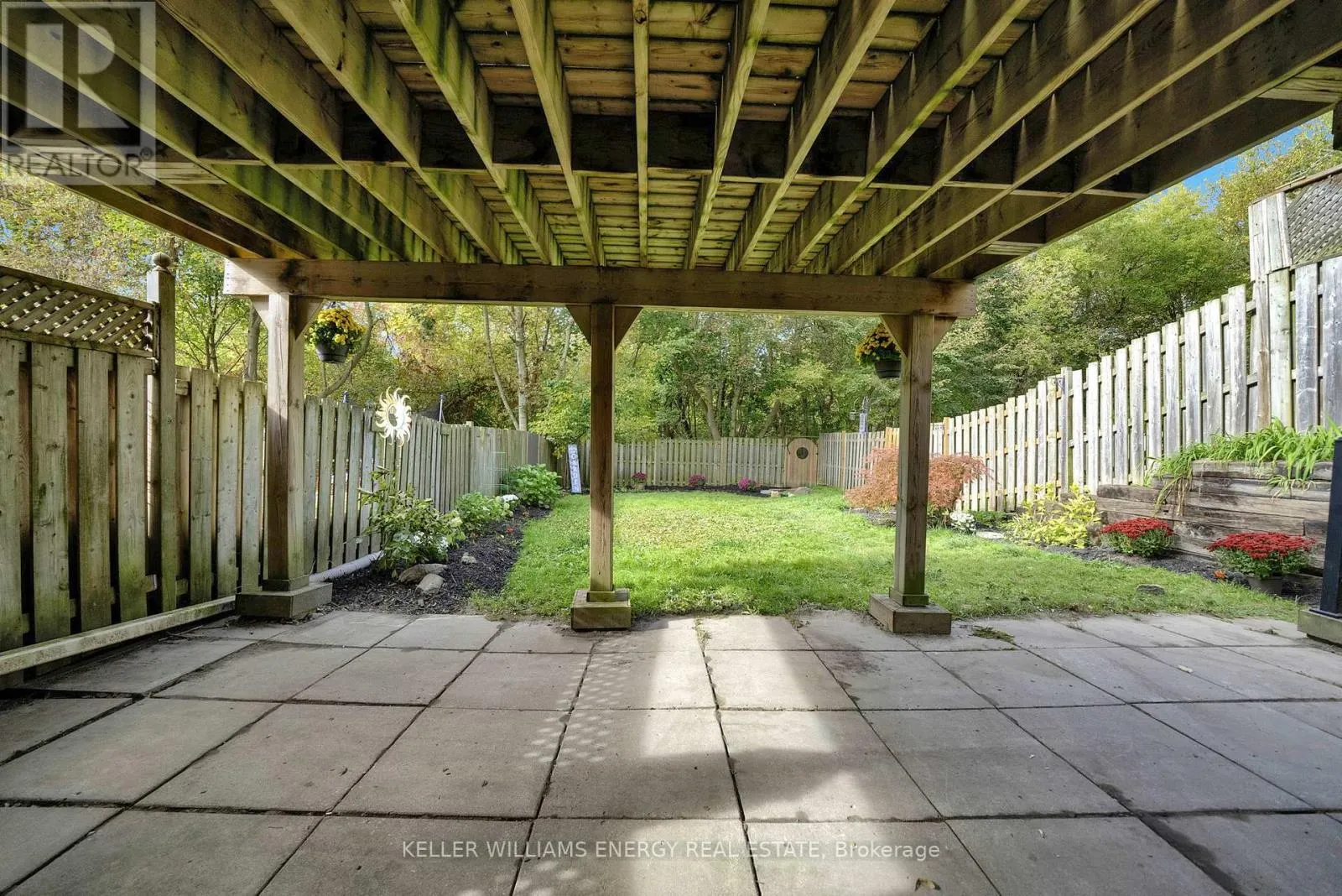 518 CAMELOT DRIVE