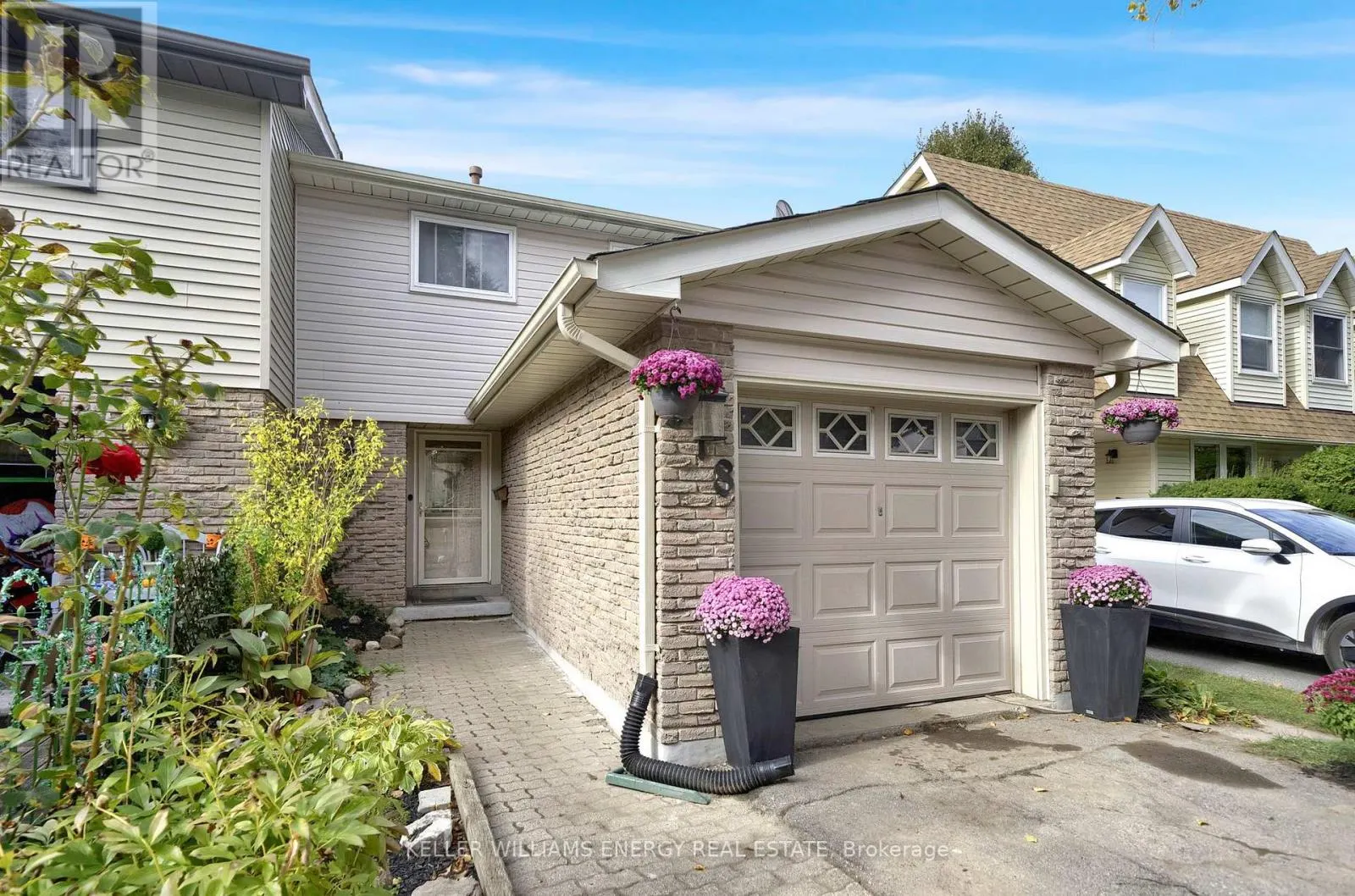 518 CAMELOT DRIVE
