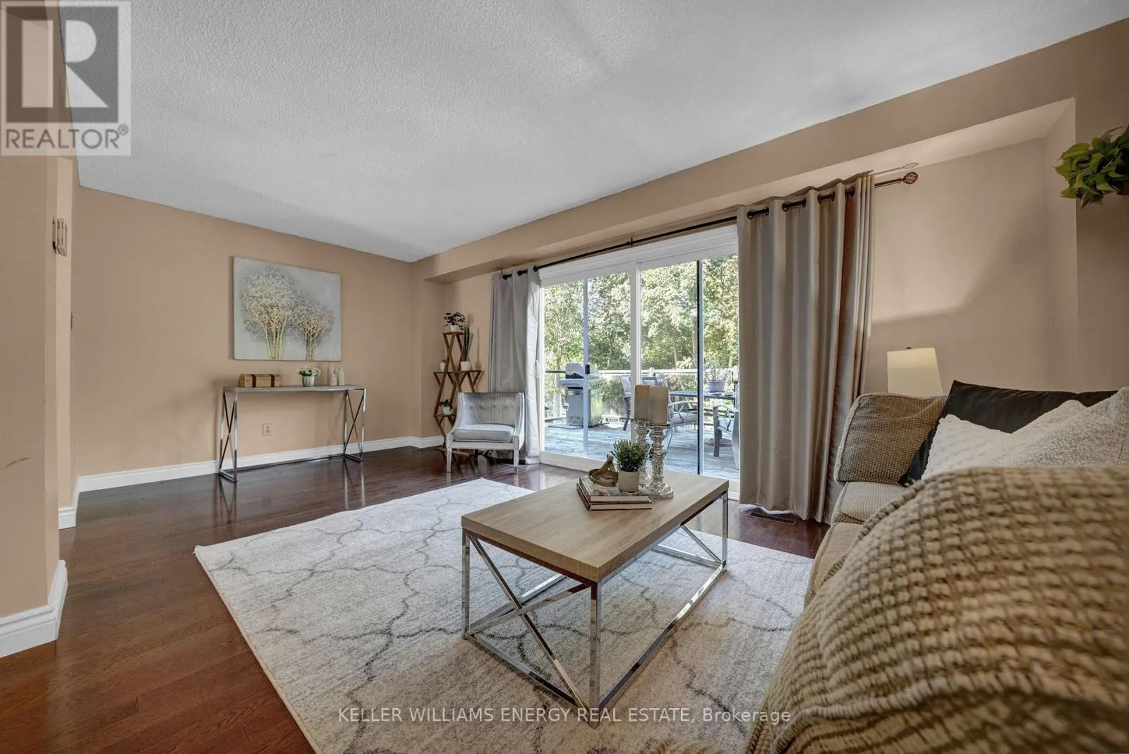 518 CAMELOT DRIVE