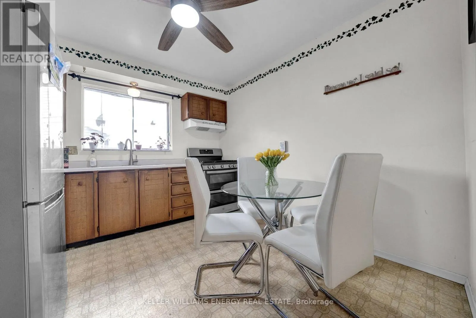518 CAMELOT DRIVE