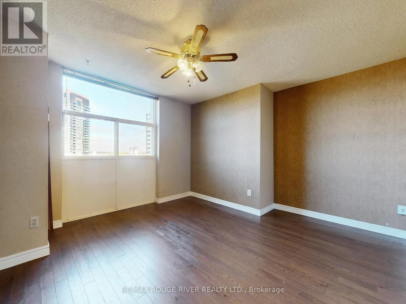 902 - 44 FALBY COURT