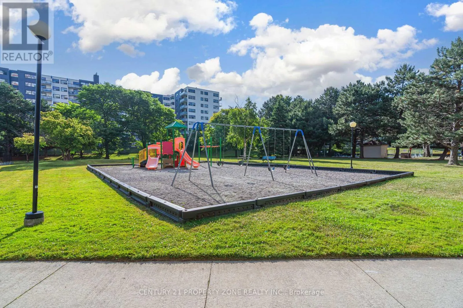 209 - 45 SILVER SPRINGS BOULEVARD