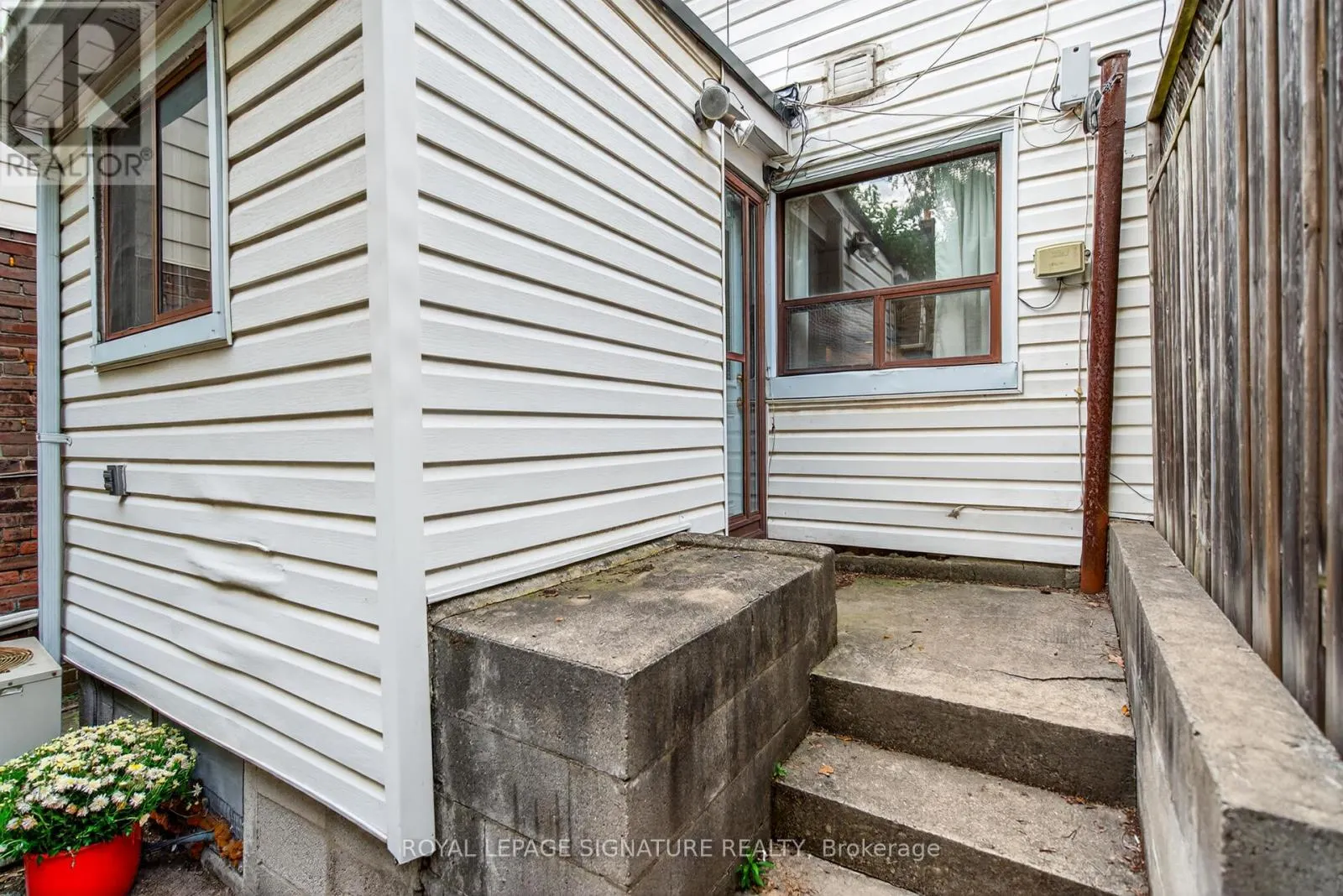185 DONLANDS AVENUE
