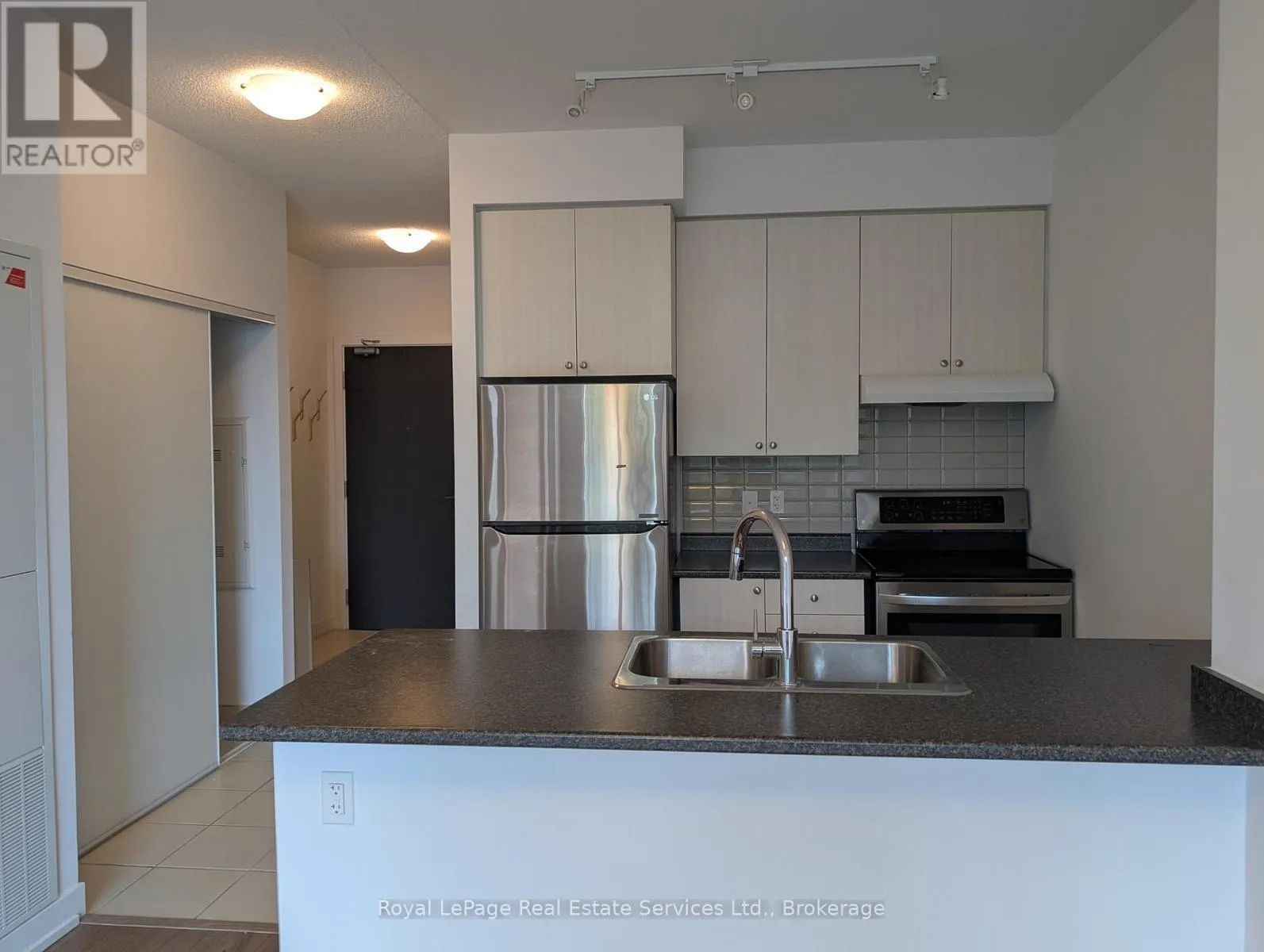 213 - 8 TRENT AVENUE, #213