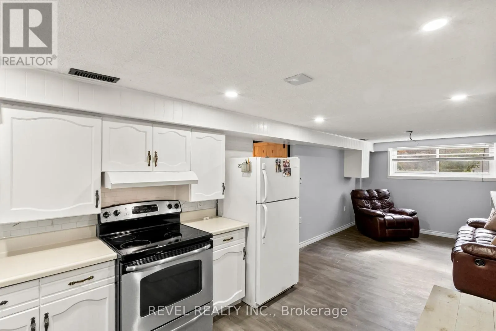 441 CRESTWOOD DR DRIVE N