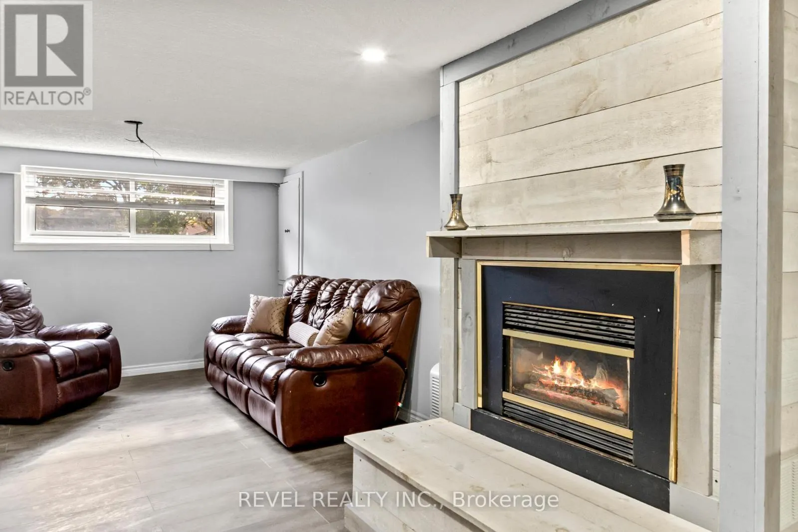 441 CRESTWOOD DR DRIVE N