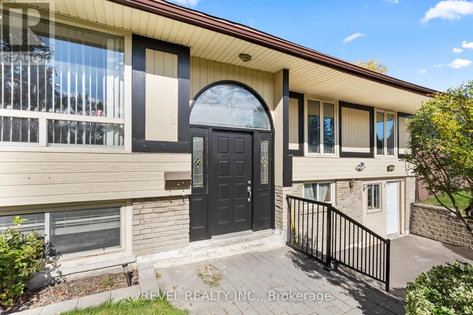 441 CRESTWOOD DR DRIVE N