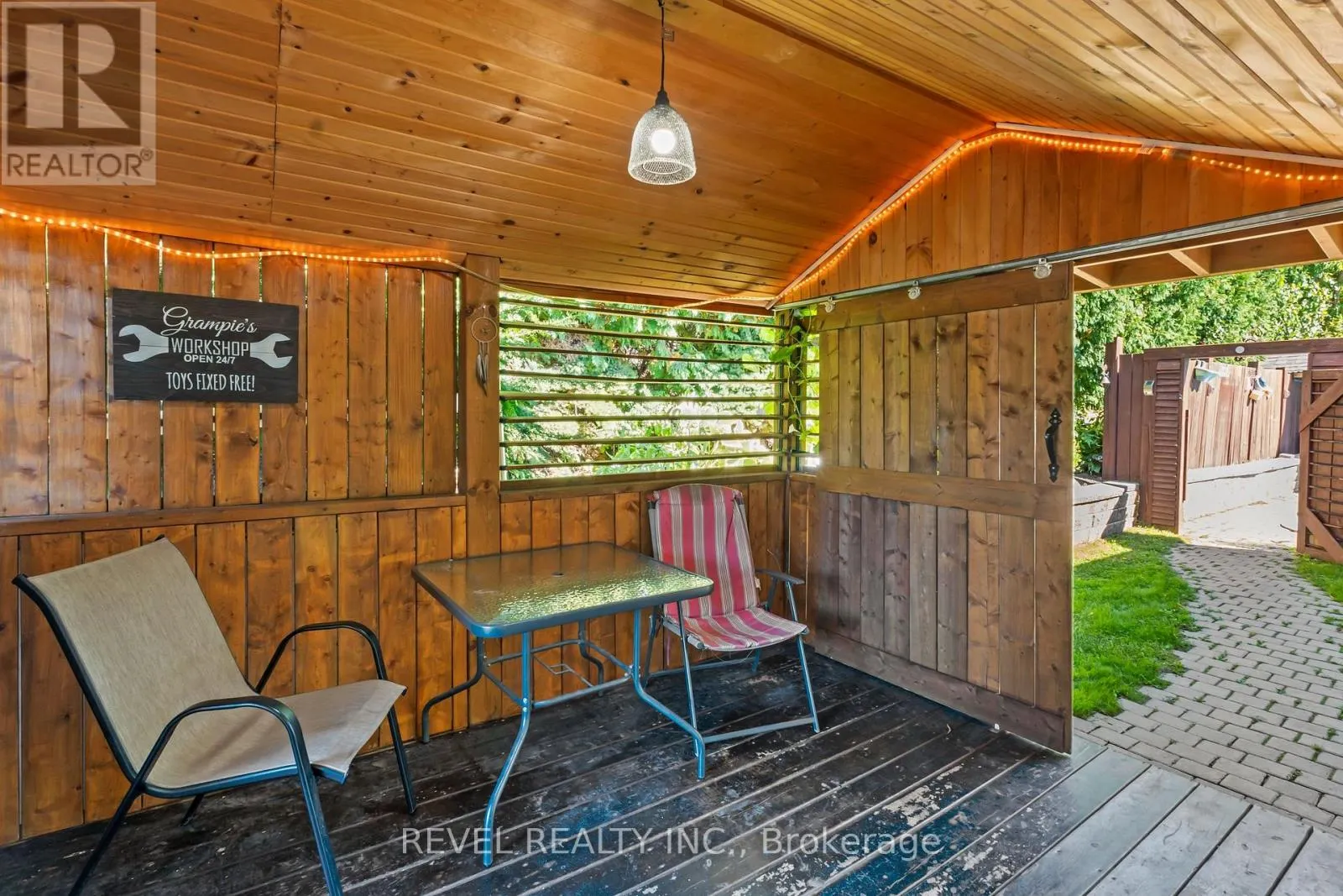 441 CRESTWOOD DR DRIVE N