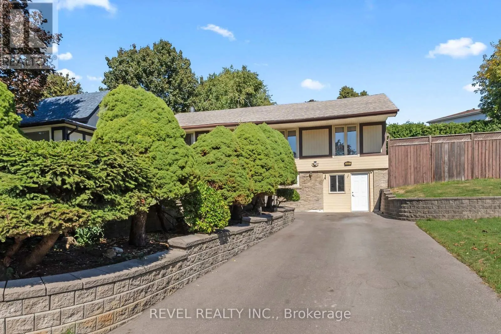 441 CRESTWOOD DR DRIVE N