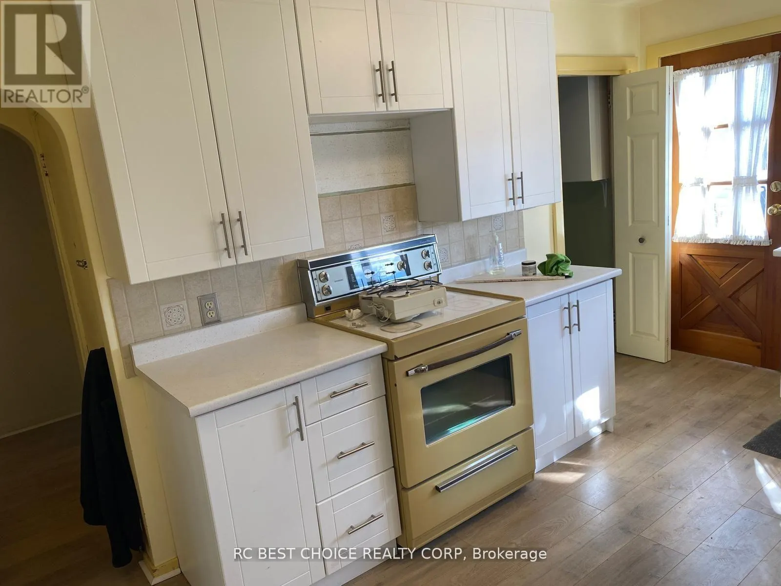 1705 SIMCOE STREET N