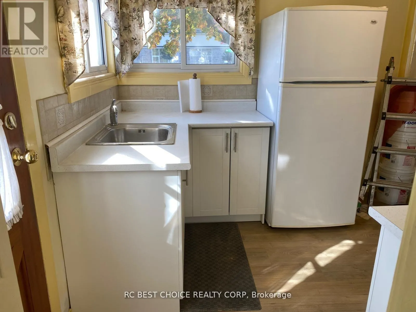 1705 SIMCOE STREET N