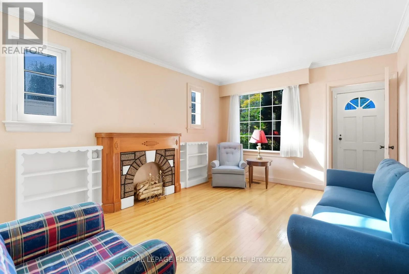 1033 KING STREET E