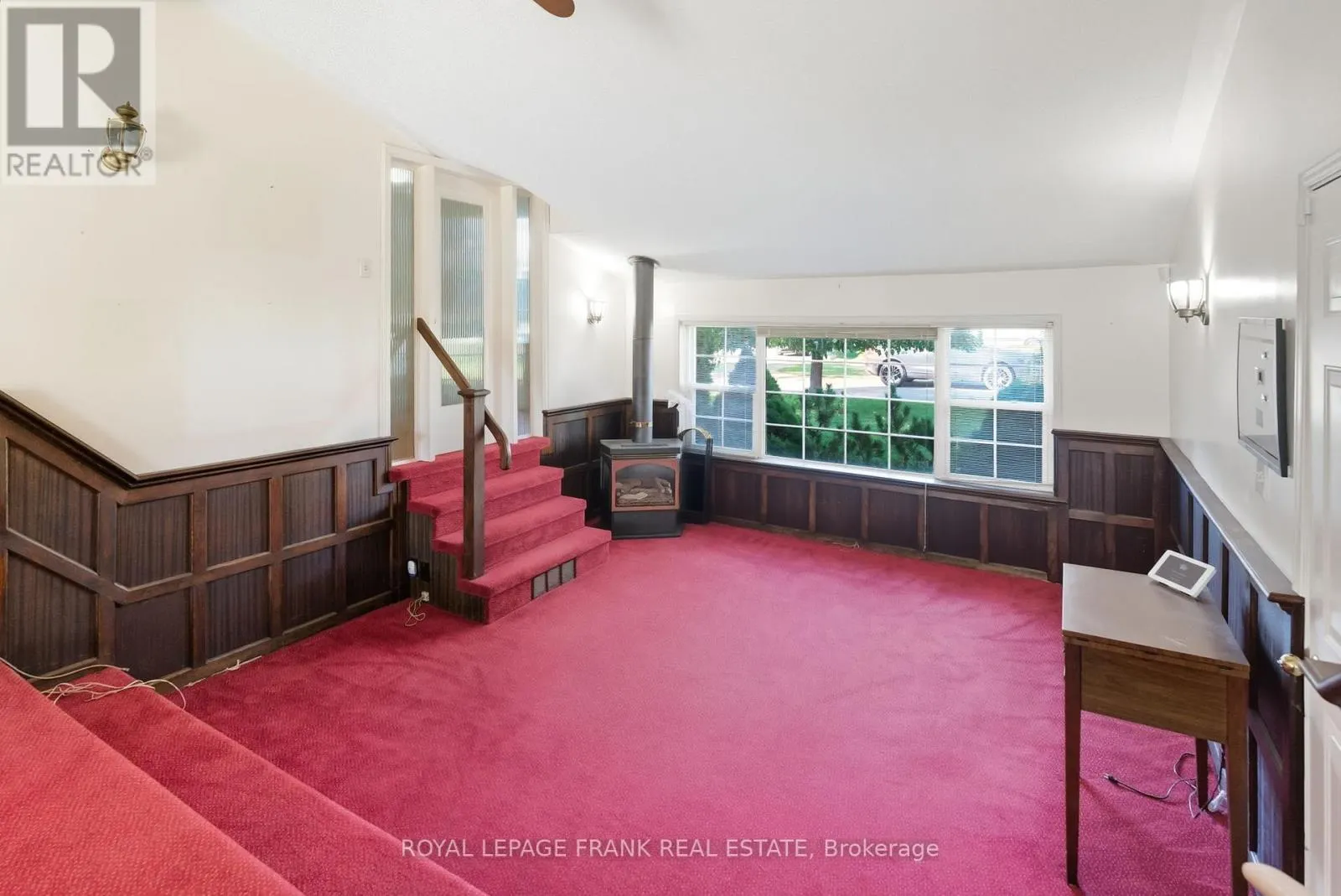 1033 KING STREET E