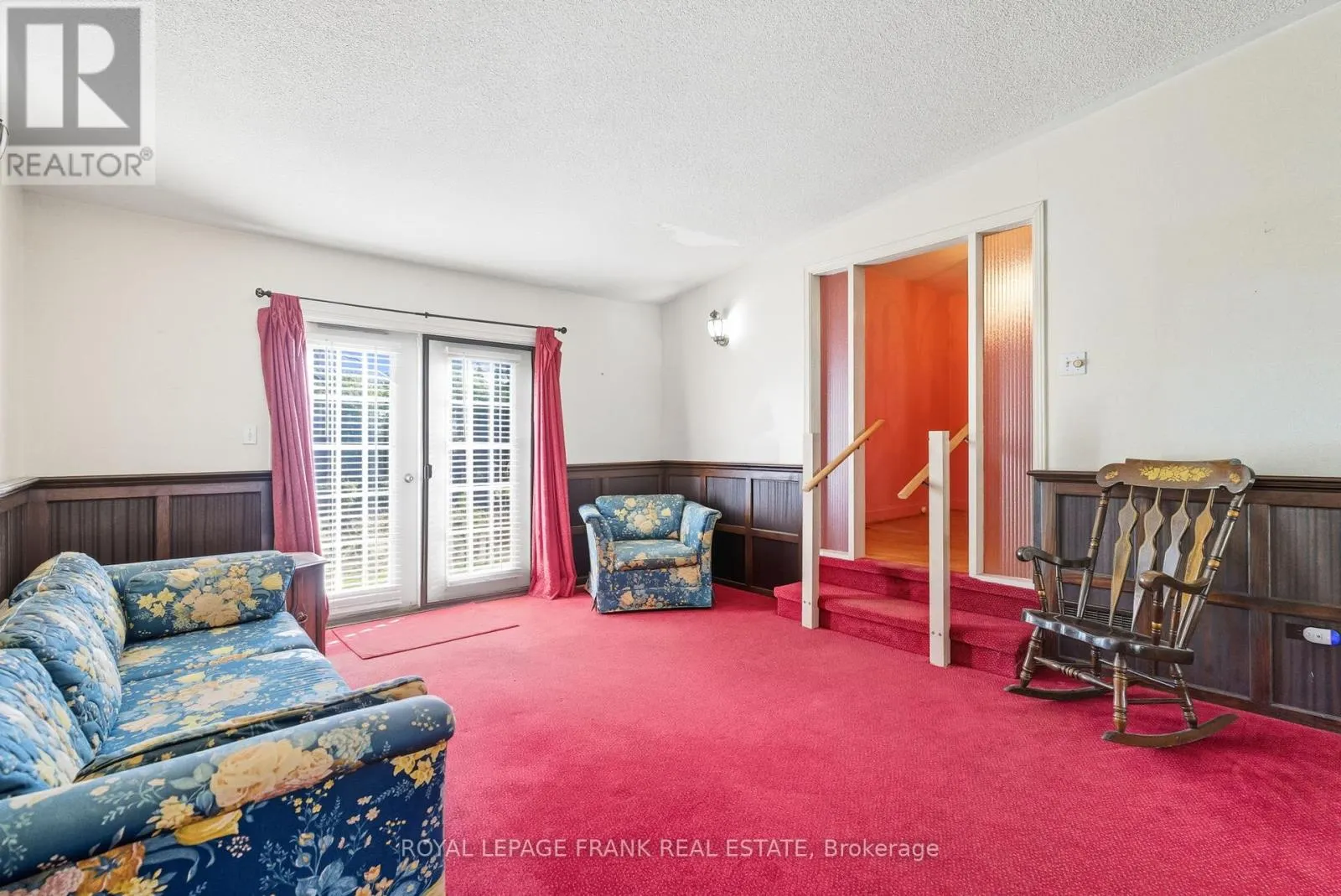 1033 KING STREET E