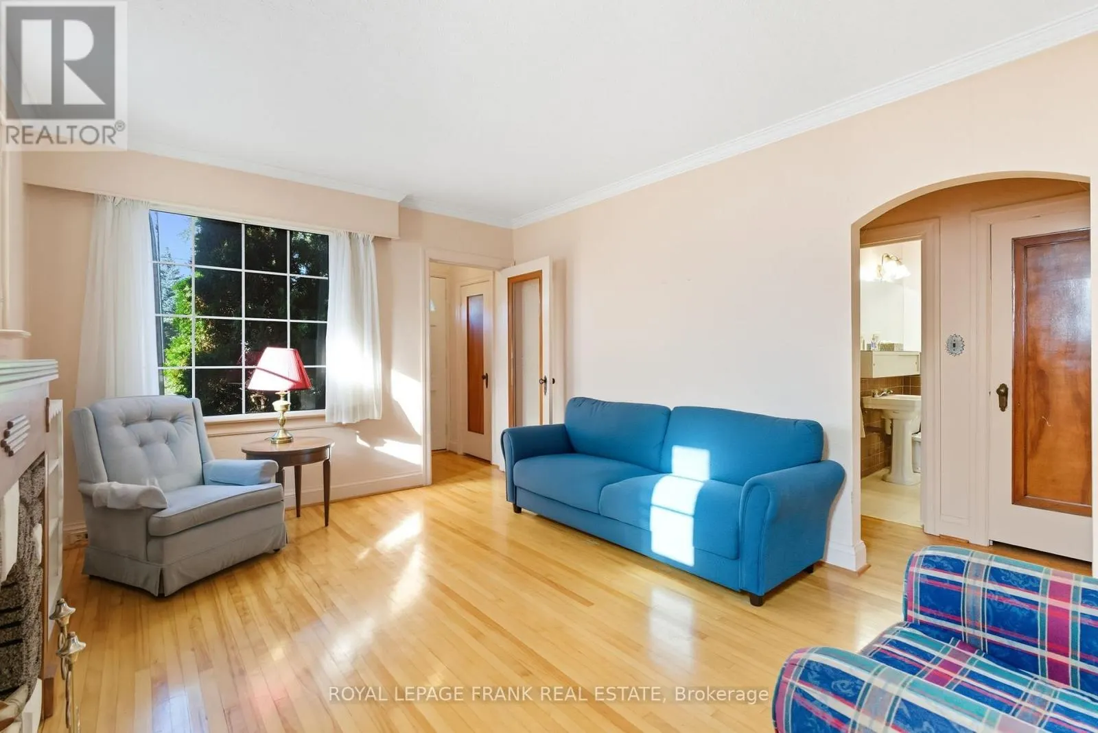 1033 KING STREET E