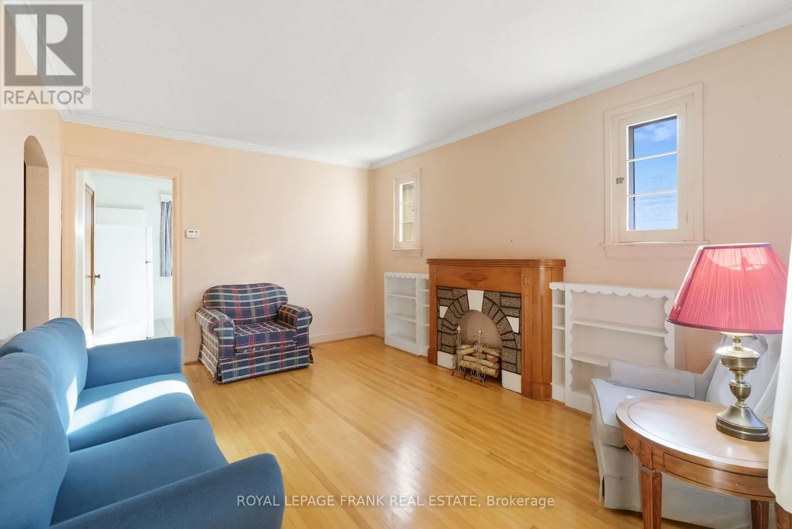 1033 KING STREET E