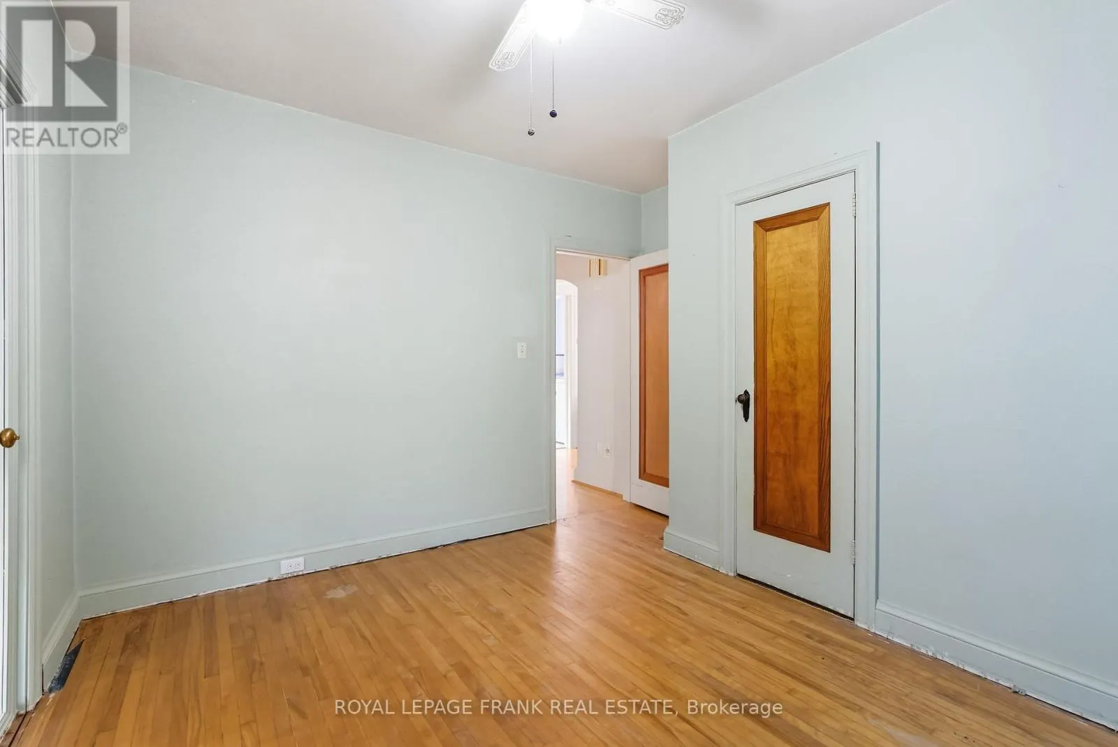 1033 KING STREET E