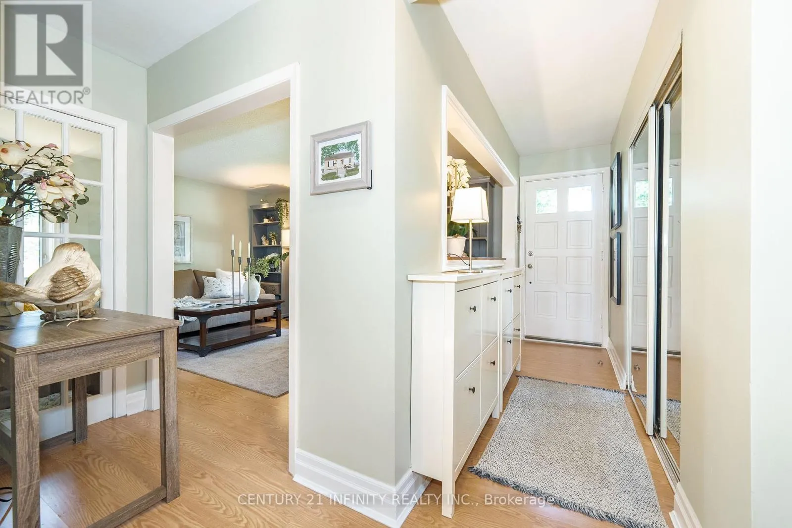 43 COLONIAL AVENUE
