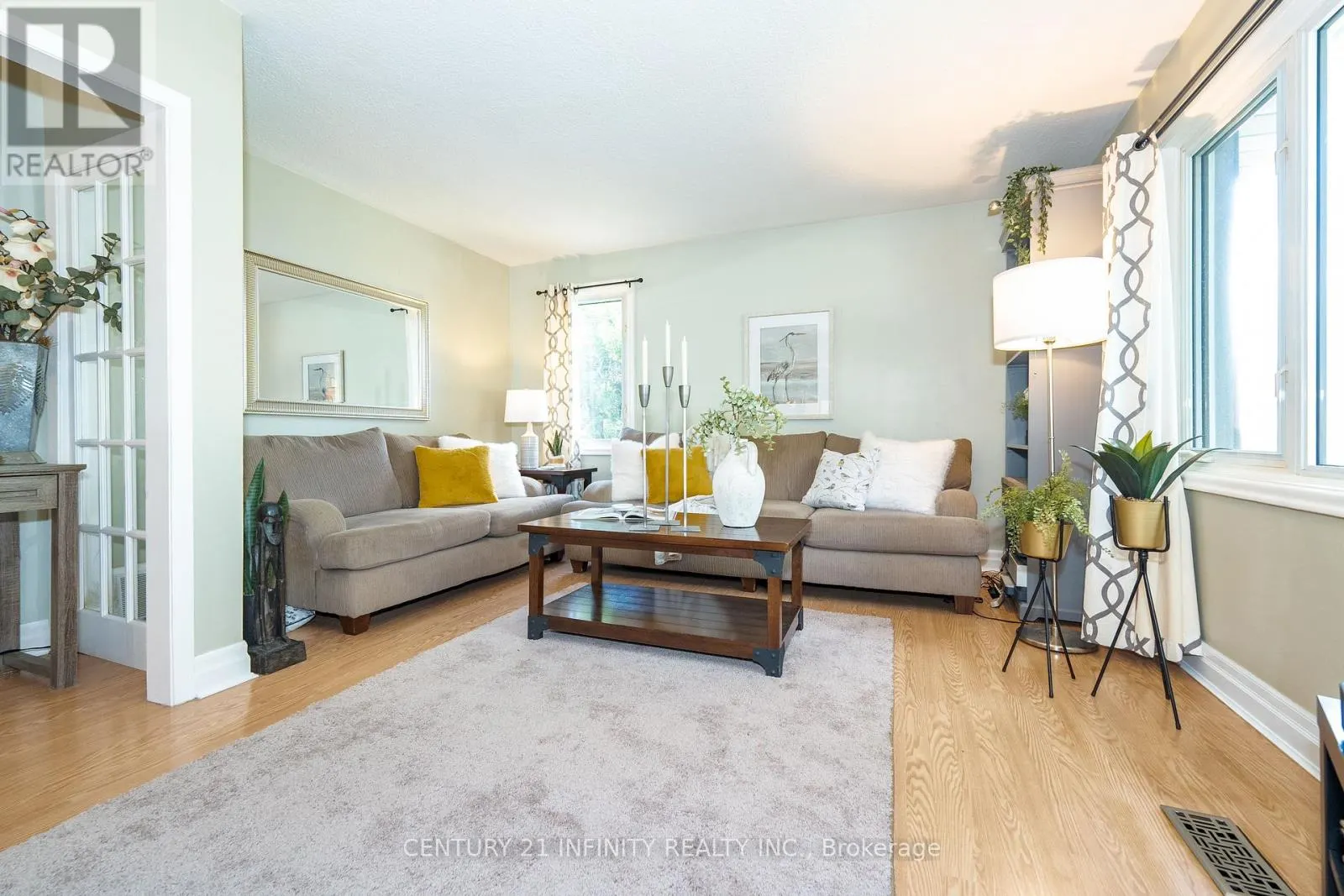 43 COLONIAL AVENUE