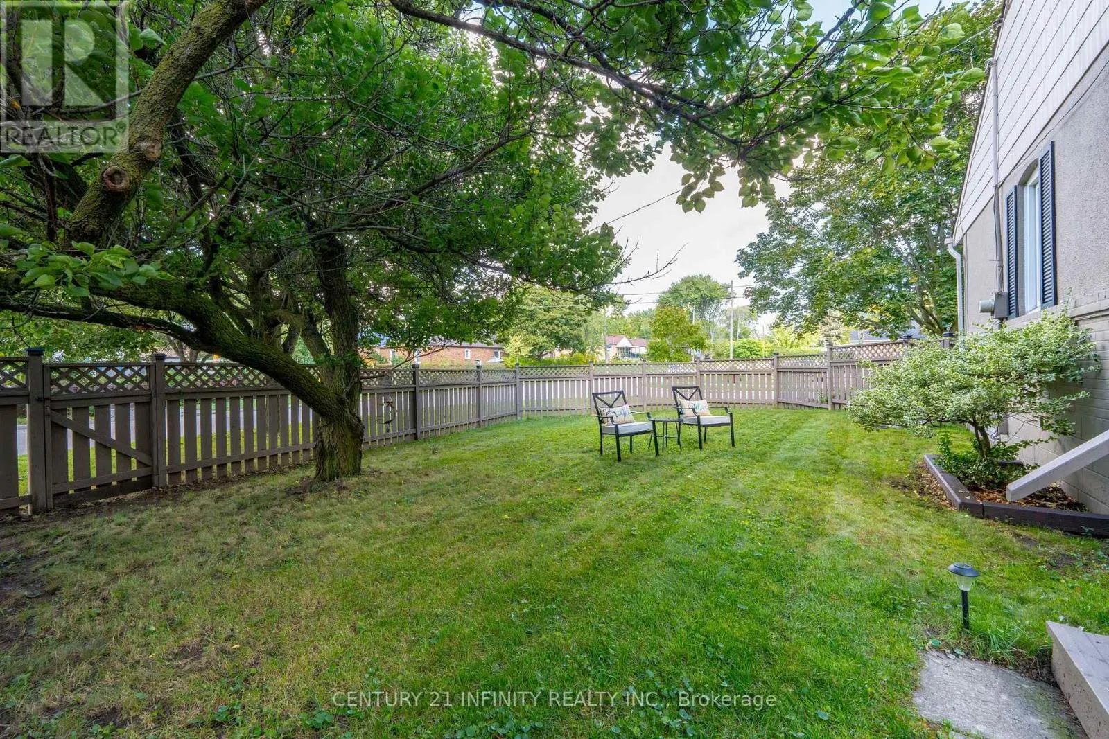 43 COLONIAL AVENUE