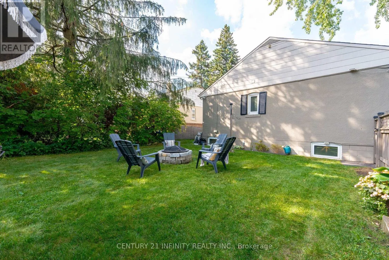 43 COLONIAL AVENUE