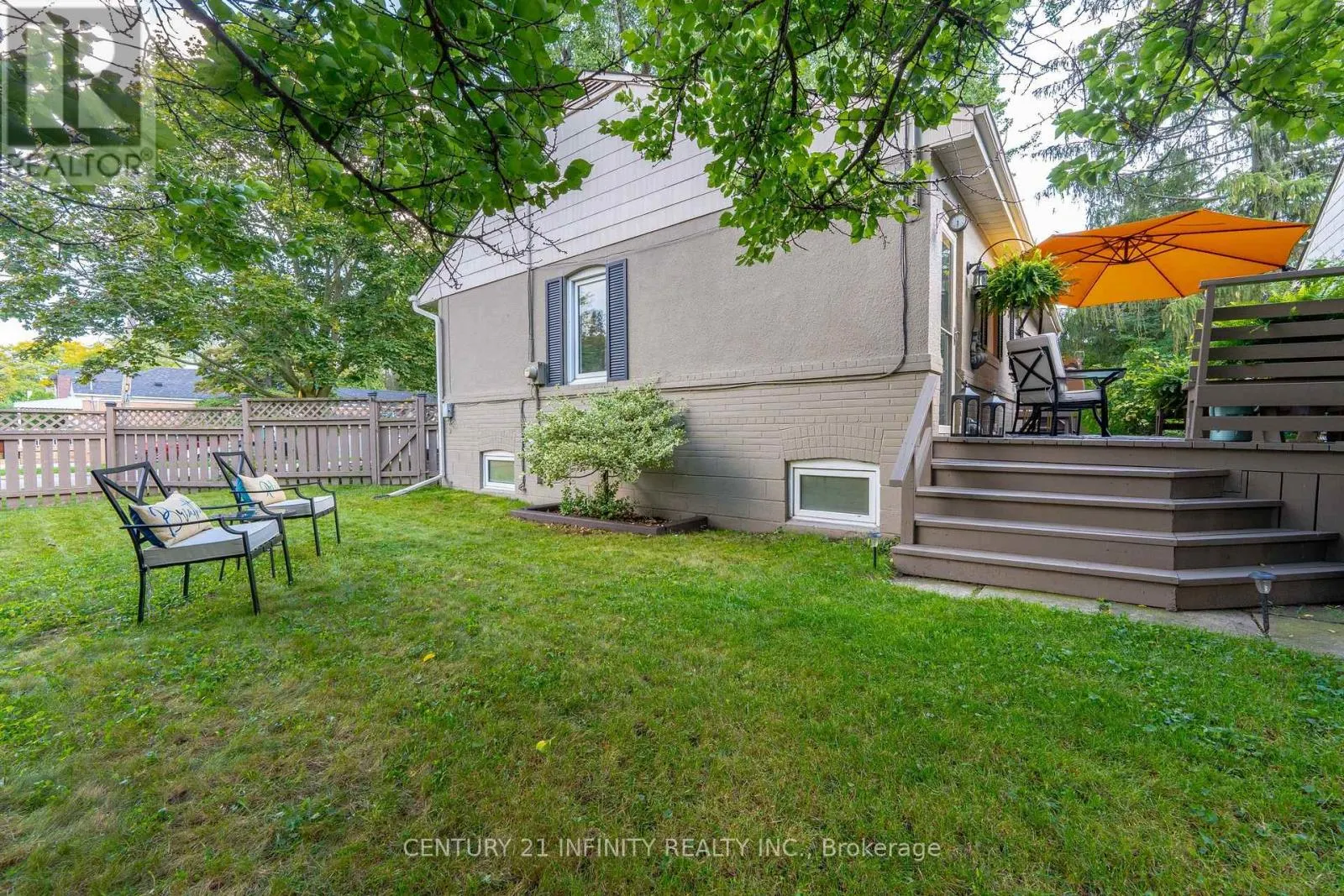 43 COLONIAL AVENUE