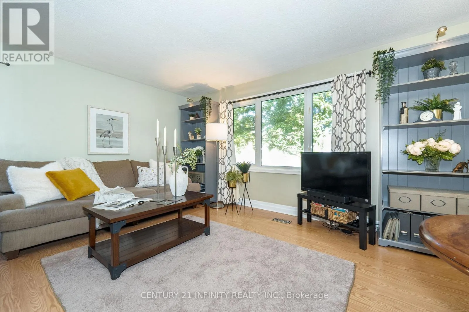 43 COLONIAL AVENUE