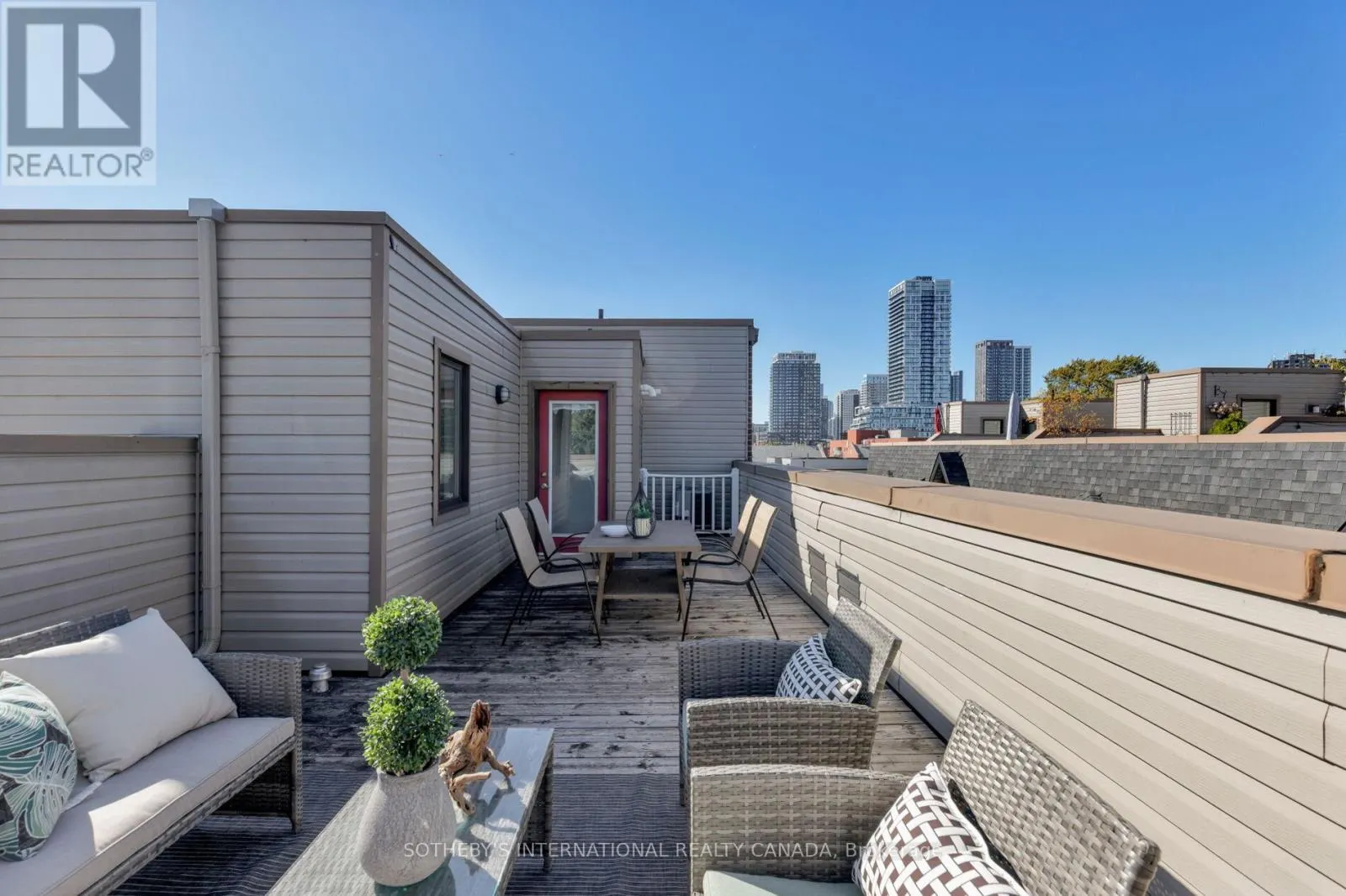 29 - 140 BROADVIEW AVENUE