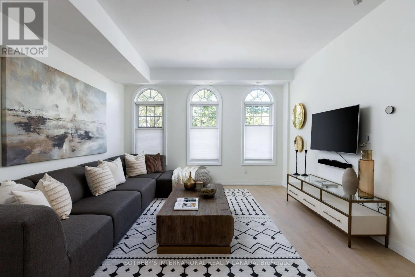 29 - 140 BROADVIEW AVENUE