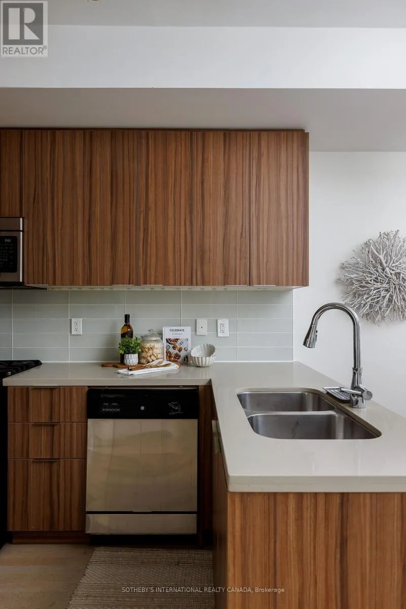 29 - 140 BROADVIEW AVENUE