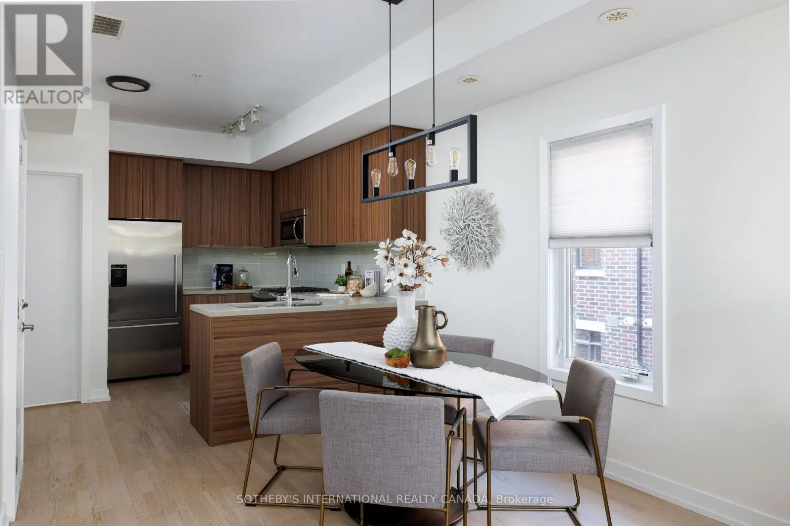 29 - 140 BROADVIEW AVENUE