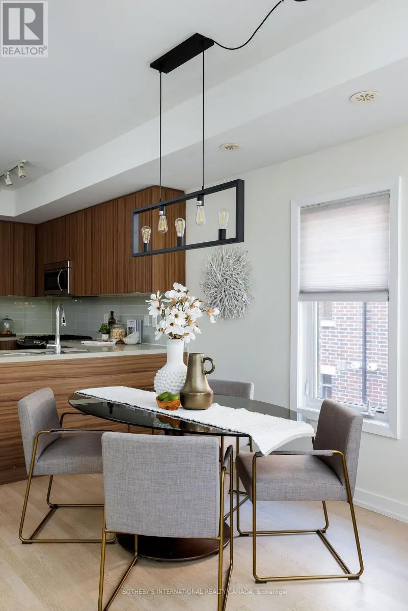 29 - 140 BROADVIEW AVENUE