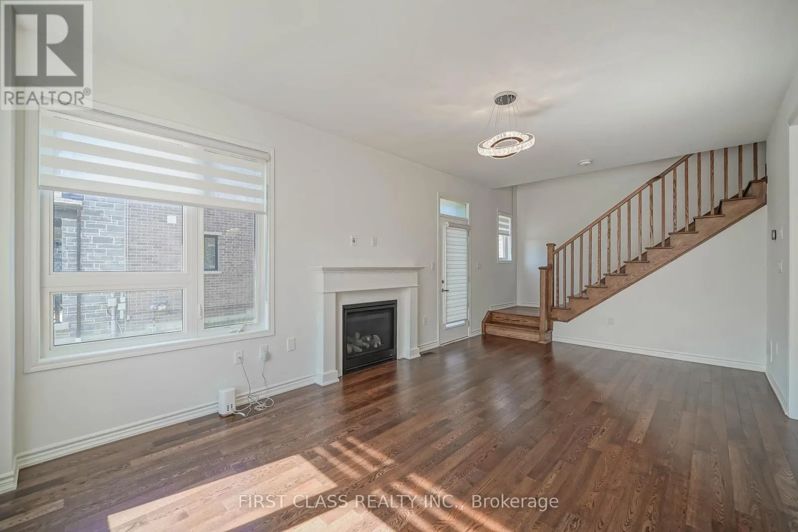 1475 MOCKINGBIRD SQUARE