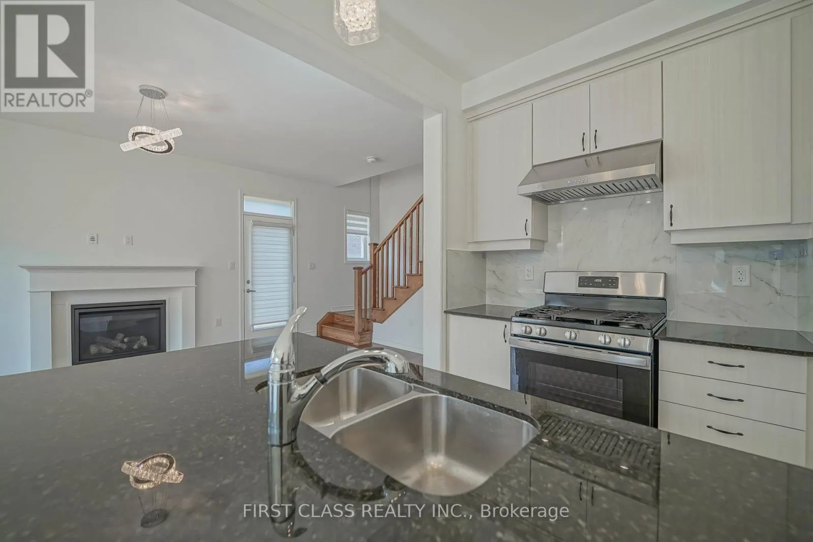 1475 MOCKINGBIRD SQUARE