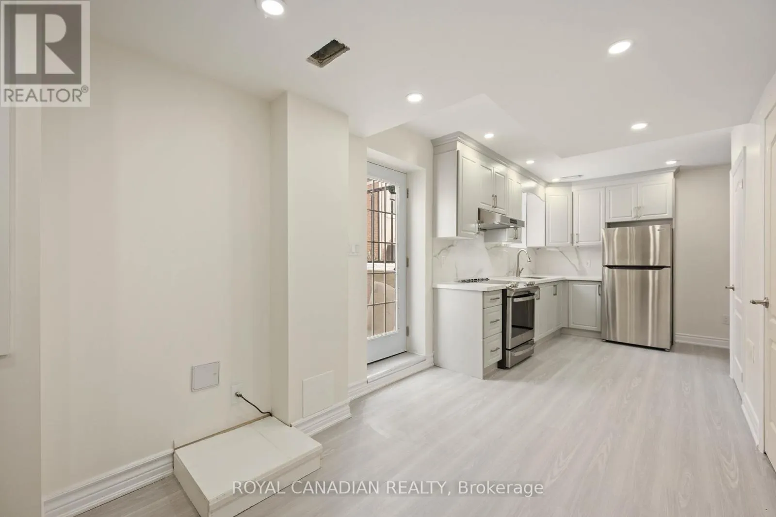 BSMT - 3 BRODEN CRESCENT