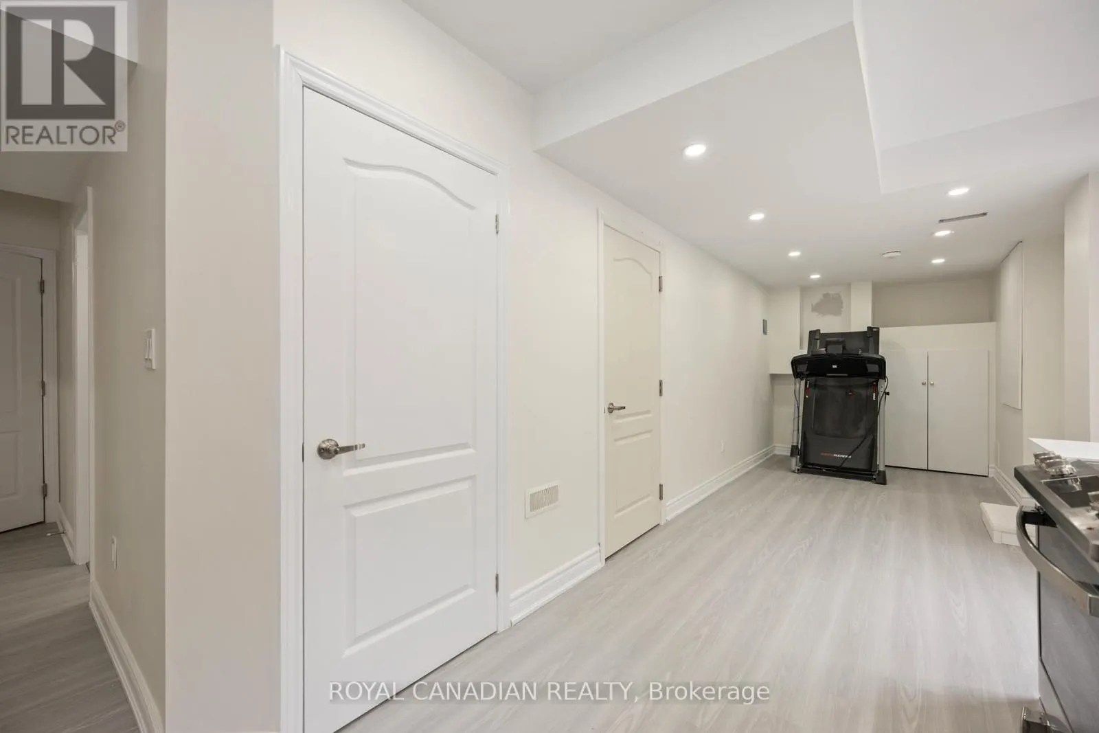 BSMT - 3 BRODEN CRESCENT