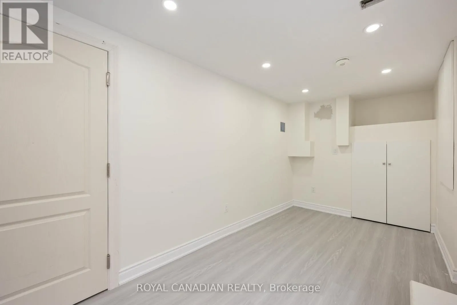 BSMT - 3 BRODEN CRESCENT