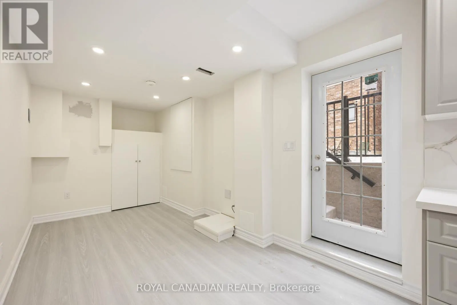 BSMT - 3 BRODEN CRESCENT